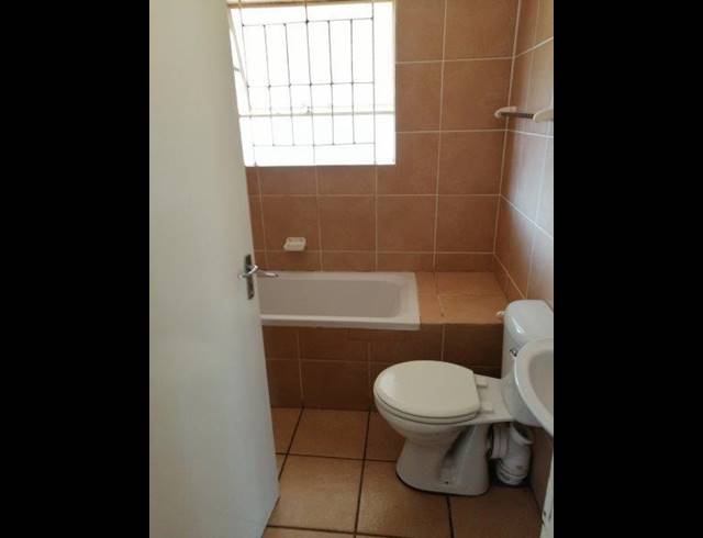 3 BEDROOM TOWNHOUSE FOR SALE IN DENNEOORD